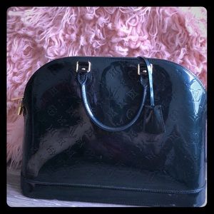 LV Alma MM Vernis Bag 💼 Dust bag included :)